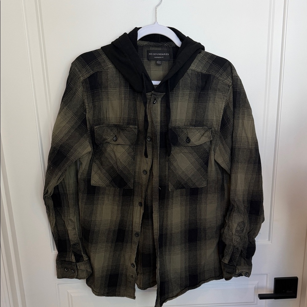 No Boundaries Black and Tan Plaid Shirt Jacket